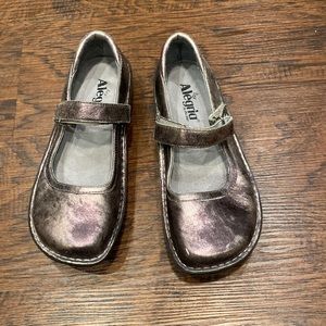 Alegria shimmery shoes sz 37